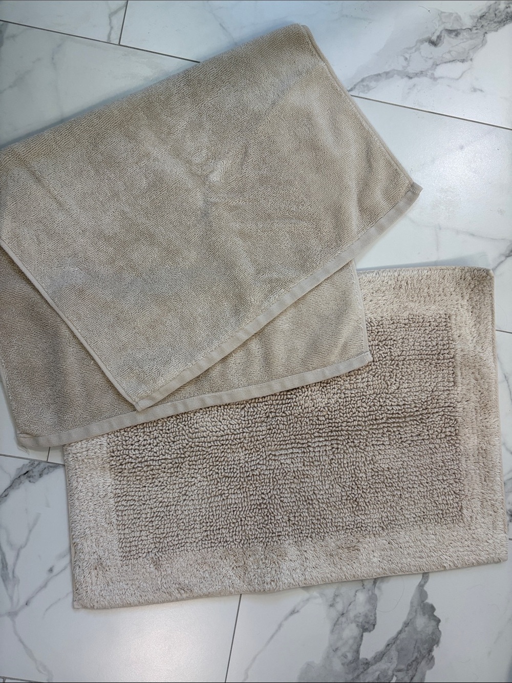 Plush Neutral Bath Mat Set in Beige - Soft Absorbent Bath Linen